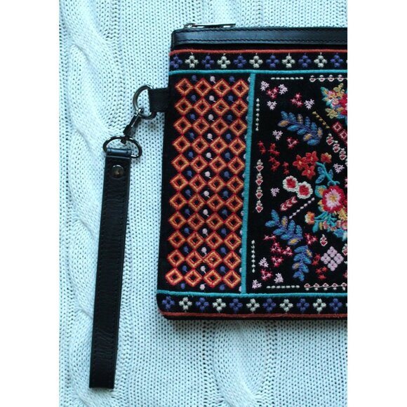 SAVANNA JANE Embroidered Pouch Wristlet Purse 13" x 8.5" - Picture 3 of 9